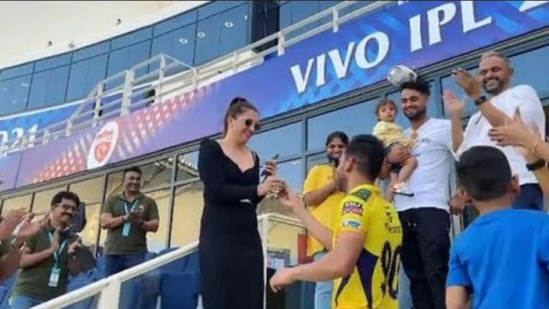 Watch Chennai Super Kings player Deepak Chahar proposes to girlfriend after IPL match